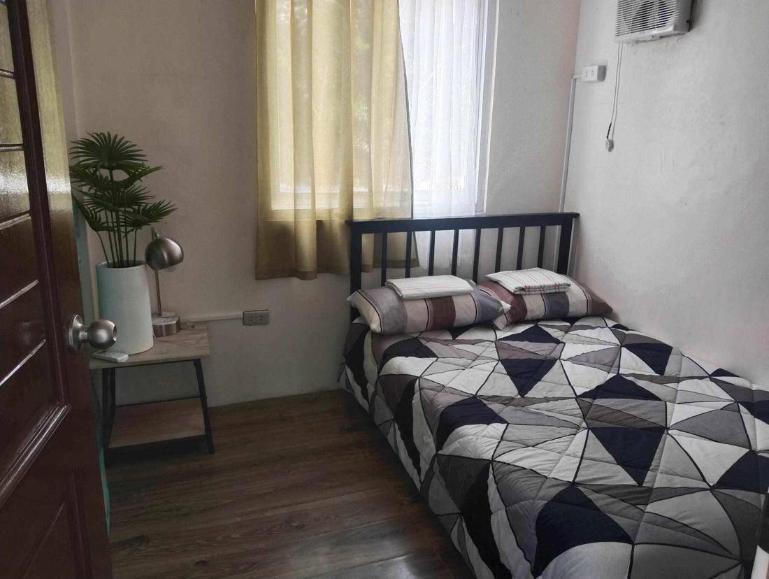 Bedroom with a double bed